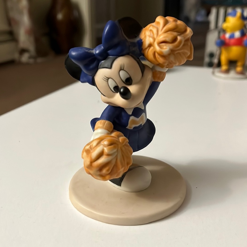 Cheerleader Mini Mouse figurine!
